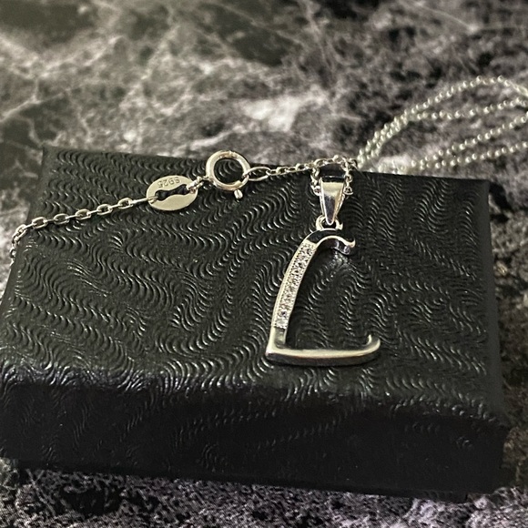 Solid sterling silver chain with sterling L pendant - Picture 4 of 4